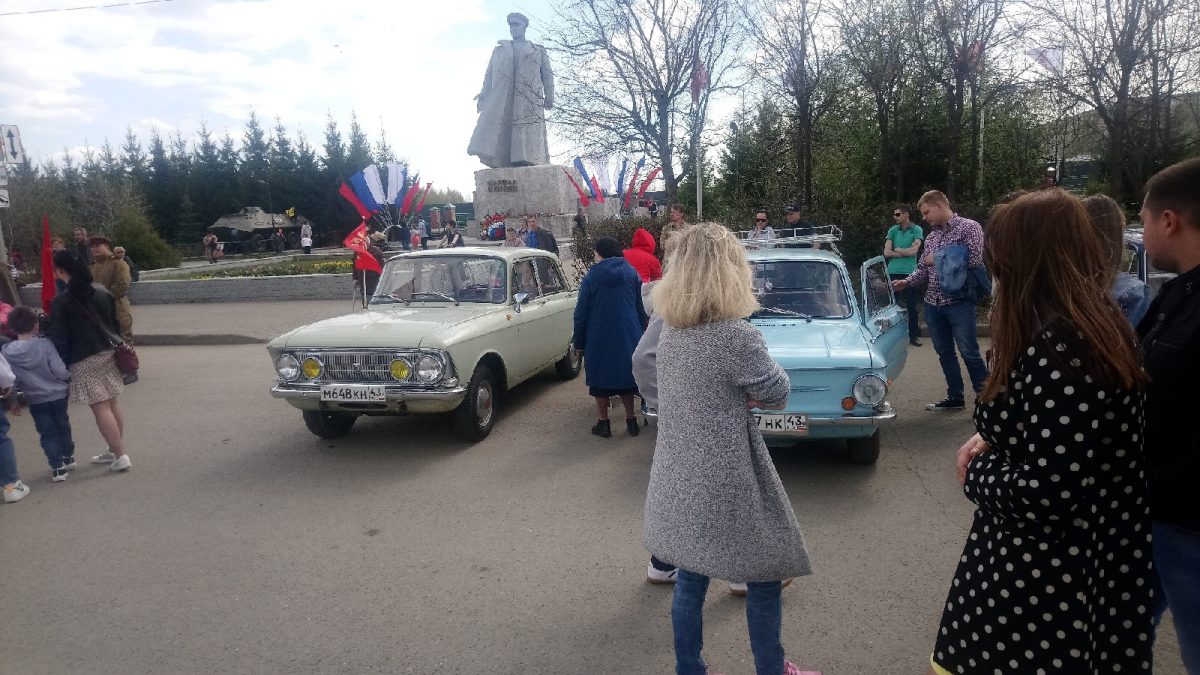 Гордость автопрома и западные старички: в Кирове 9 мая проходит выставка ретроавтомобилей