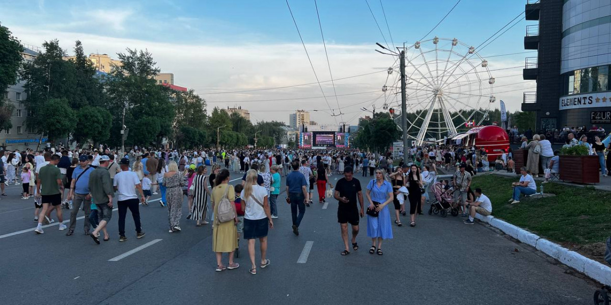 «Иванушки International» и Юлианна Караулова вместе выступили перед кировчанами в День города редакции