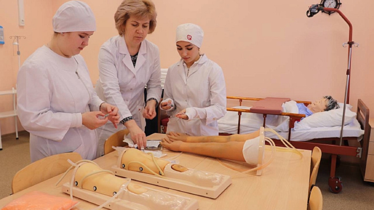 Медучреждения Кировской области ждут желающих стать абитуриентами в рамках  целевых договоров | 08.07.2024 | Киров - БезФормата