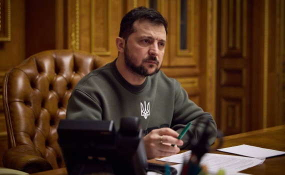 Вашингтон меняет тактику: Зеленского заставляют сесть за стол переговоров Вашингтон меняет тактику: Зеленского заставляют сесть за стол переговоров